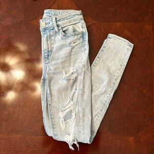 American Eagle Outfitters Women’s light Wash Next Level Stretch Jean